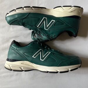 New Balance 990 Men's Green Athletic Shoes